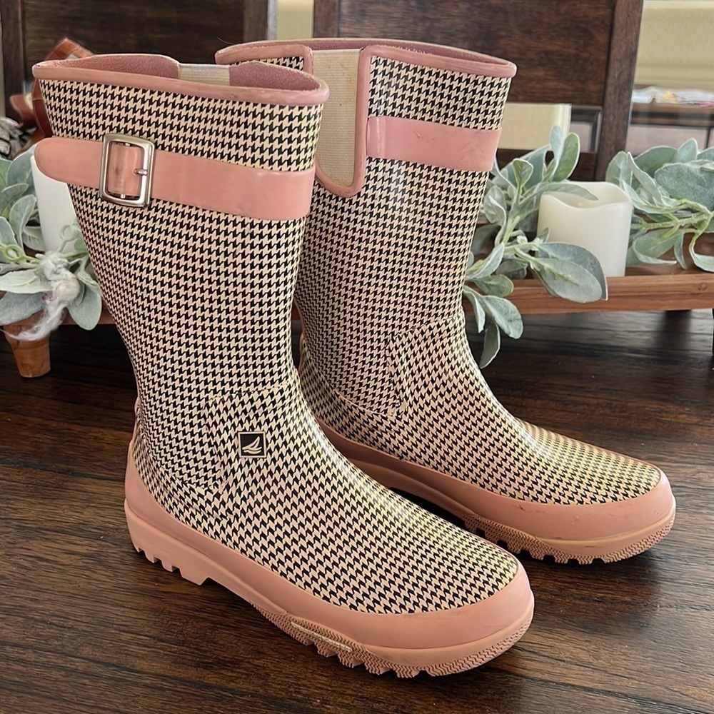Sperry  high top  rainboots  pink and beige size 7M